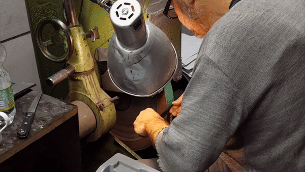 Titanium knife getting its Solinger Dünnschliff